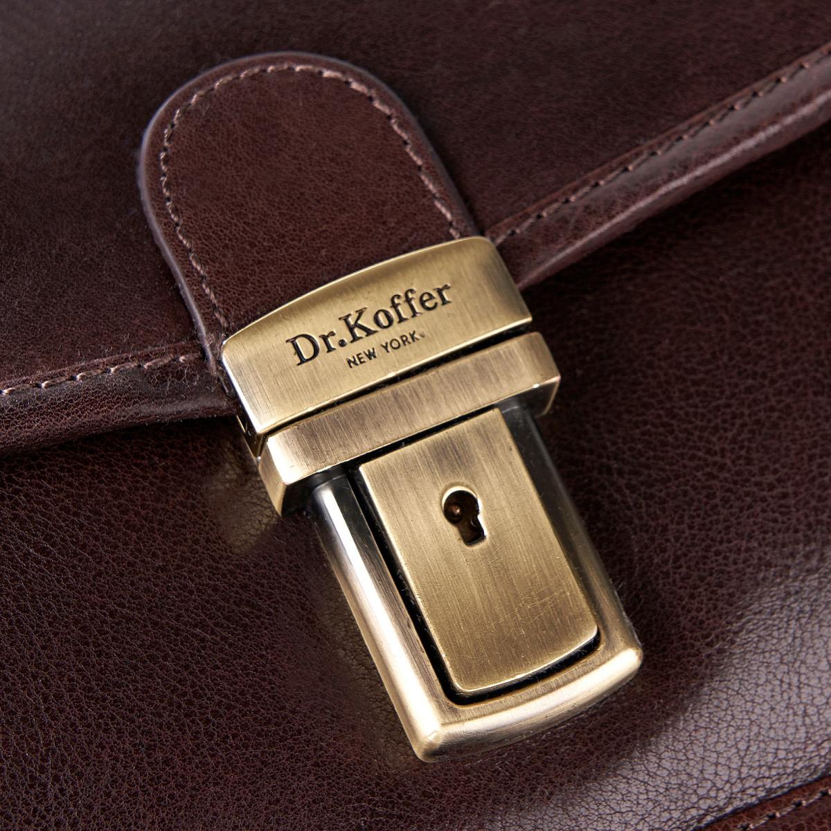 Сумка-визитка из натуральной кожи Dr. Koffer коричневая