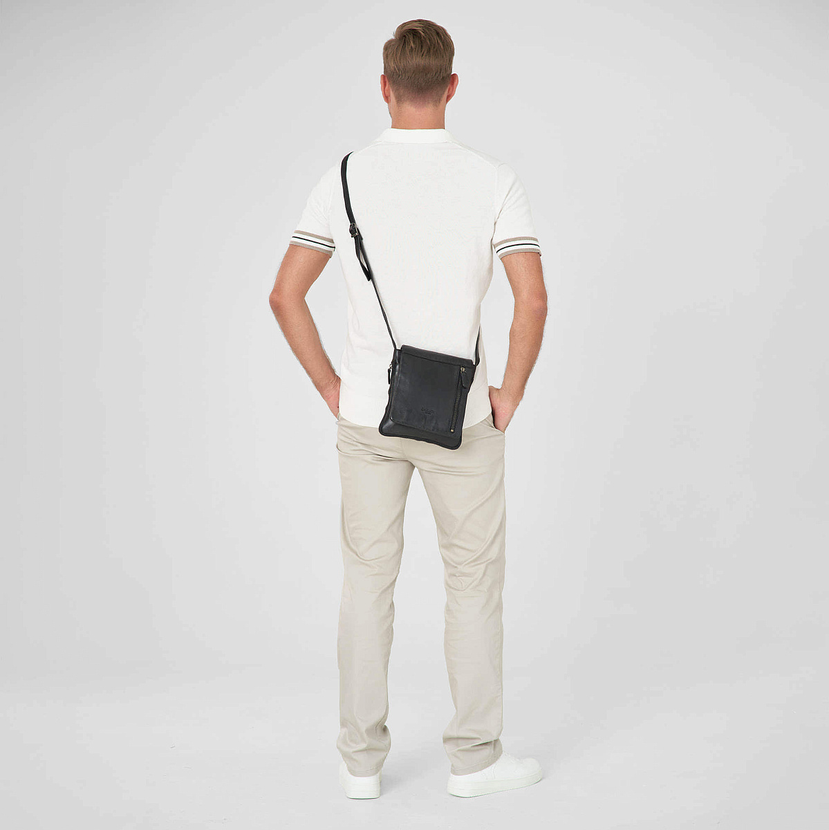 Сумка через плечо Dr.Koffer из натуральной кожи черная