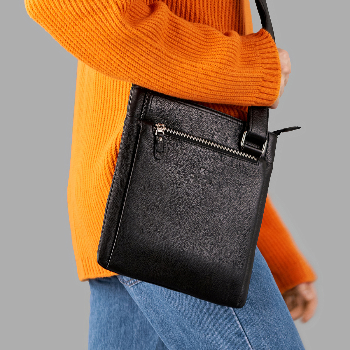 Сумка через плечо Dr.Koffer из натуральной кожи черная