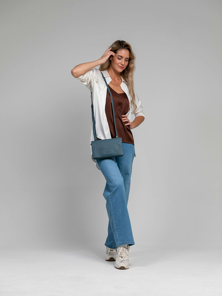 Сумка через плечо Dr.Koffer из натуральной кожи голубая