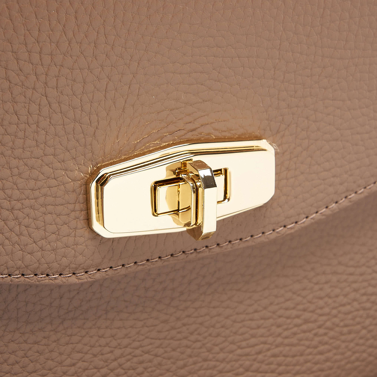 Женская сумка  Dr. Koffer из натуральной кожи бежевая