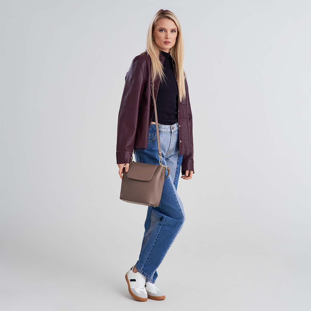 Женская сумка  Dr. Koffer из натуральной кожи бежевая