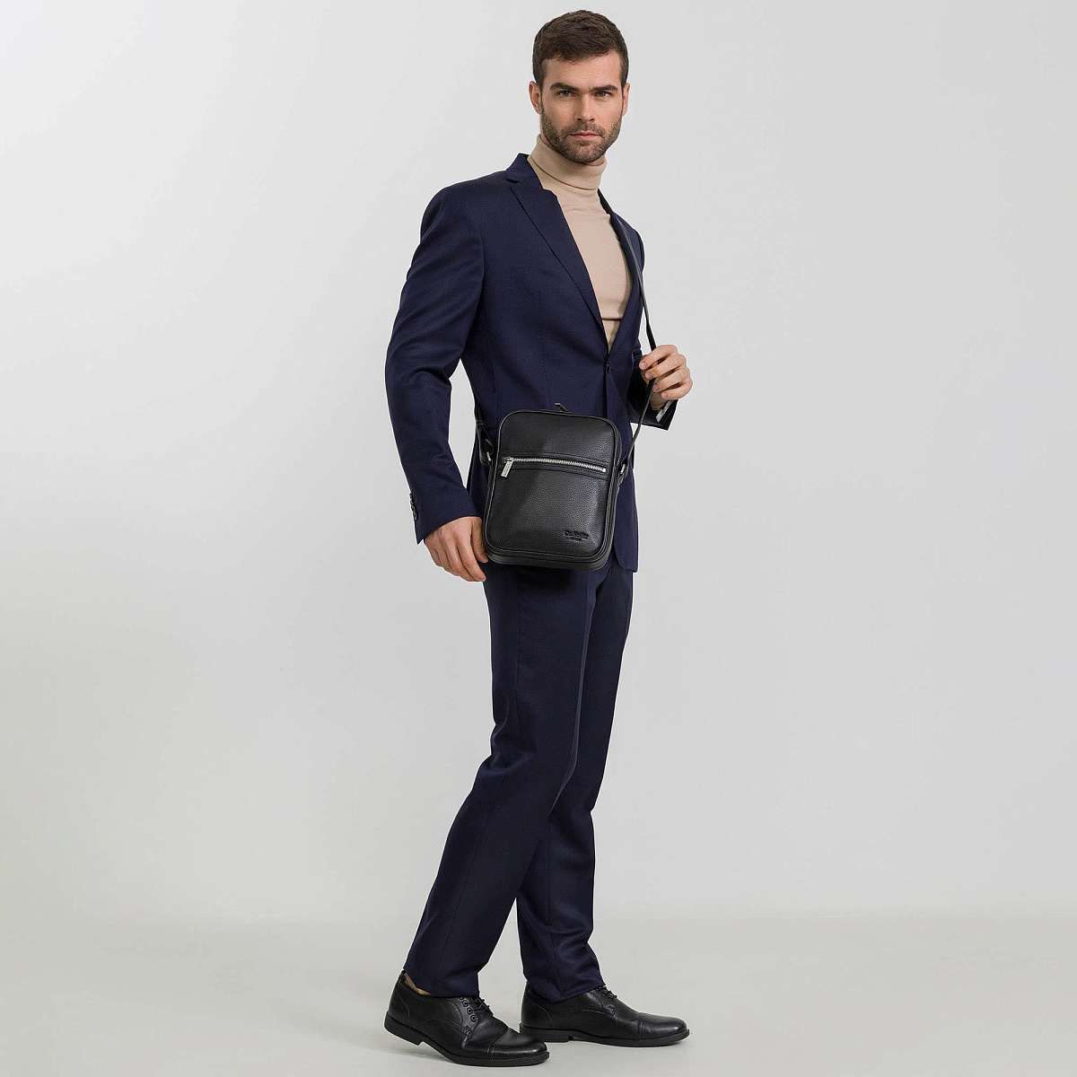 Сумка через плечо Dr.Koffer из натуральной кожи черная