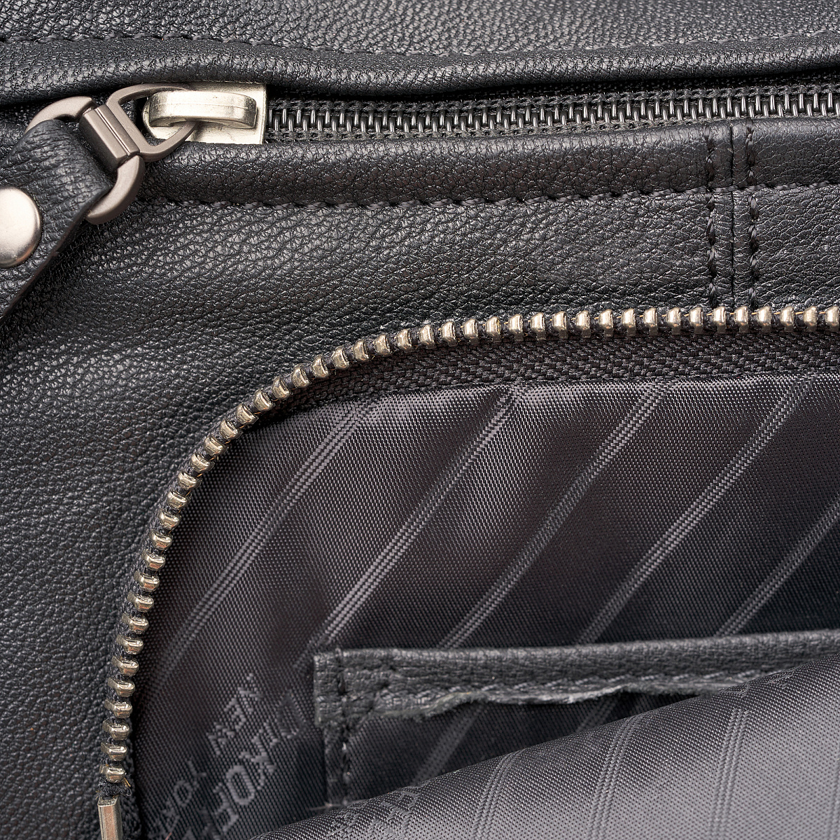 Сумка через плечо Dr.Koffer из натуральной кожи черная