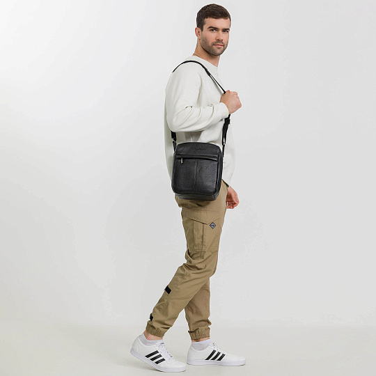 Сумка через плечо Dr.Koffer из натуральной кожи черная