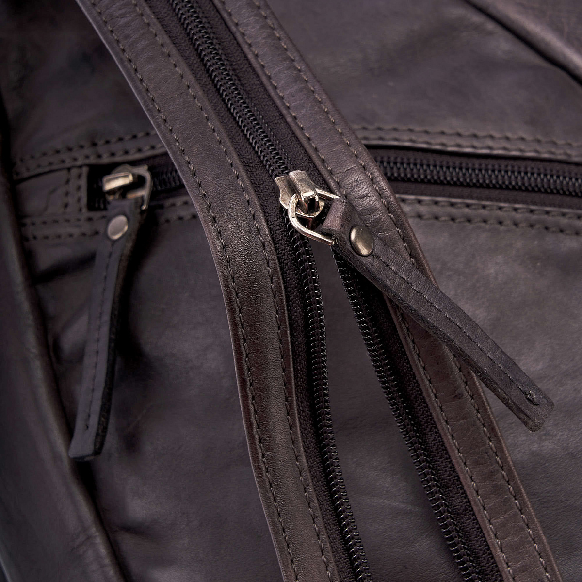 Сумка через плечо Dr.Koffer из натуральной кожи темно-серая