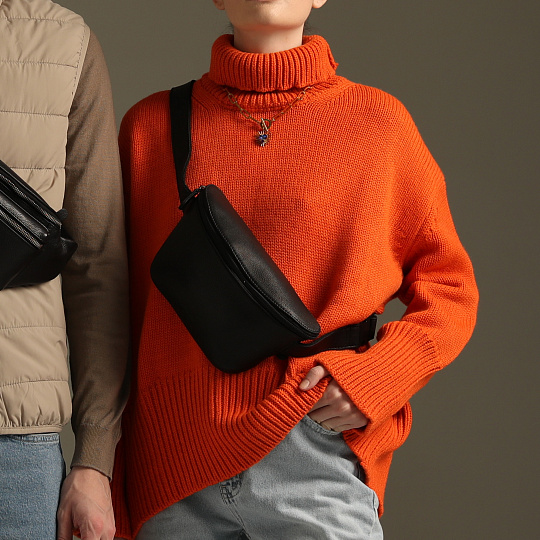 Сумка на пояс Dr. Koffer из натуральной кожи черная