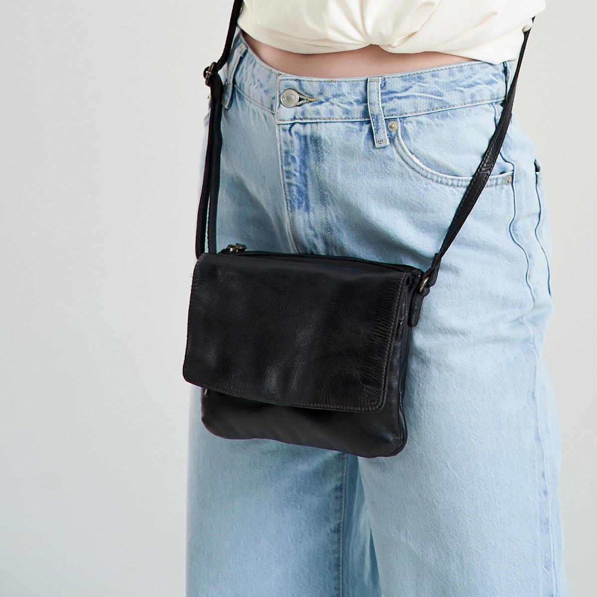 Сумка через плечо Dr.Koffer из натуральной кожи черная