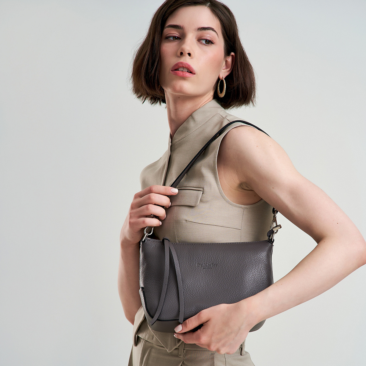 Женская сумка Dr. Koffer из натуральной кожи серая