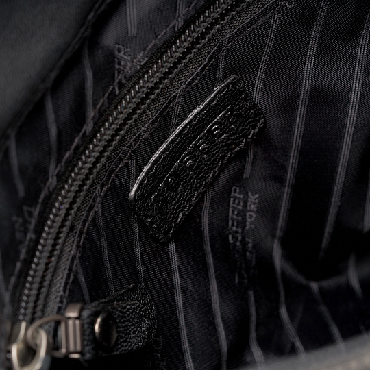 Сумка через плечо Dr.Koffer из натуральной кожи черная