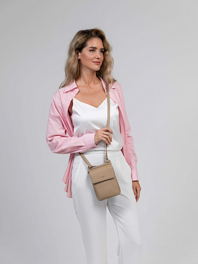 Сумка через плечо Dr.Koffer из натуральной кожи бежевая