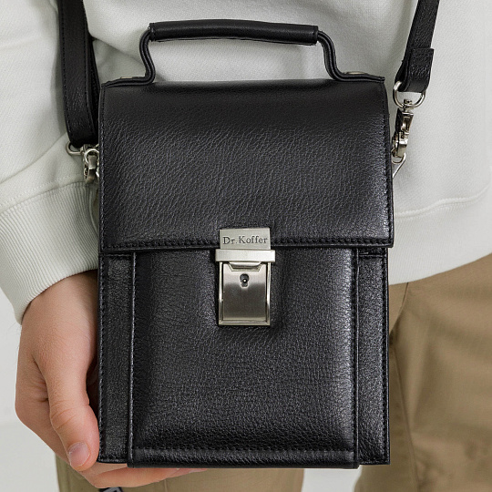Сумка через плечо Dr.Koffer из натуральной кожи черная