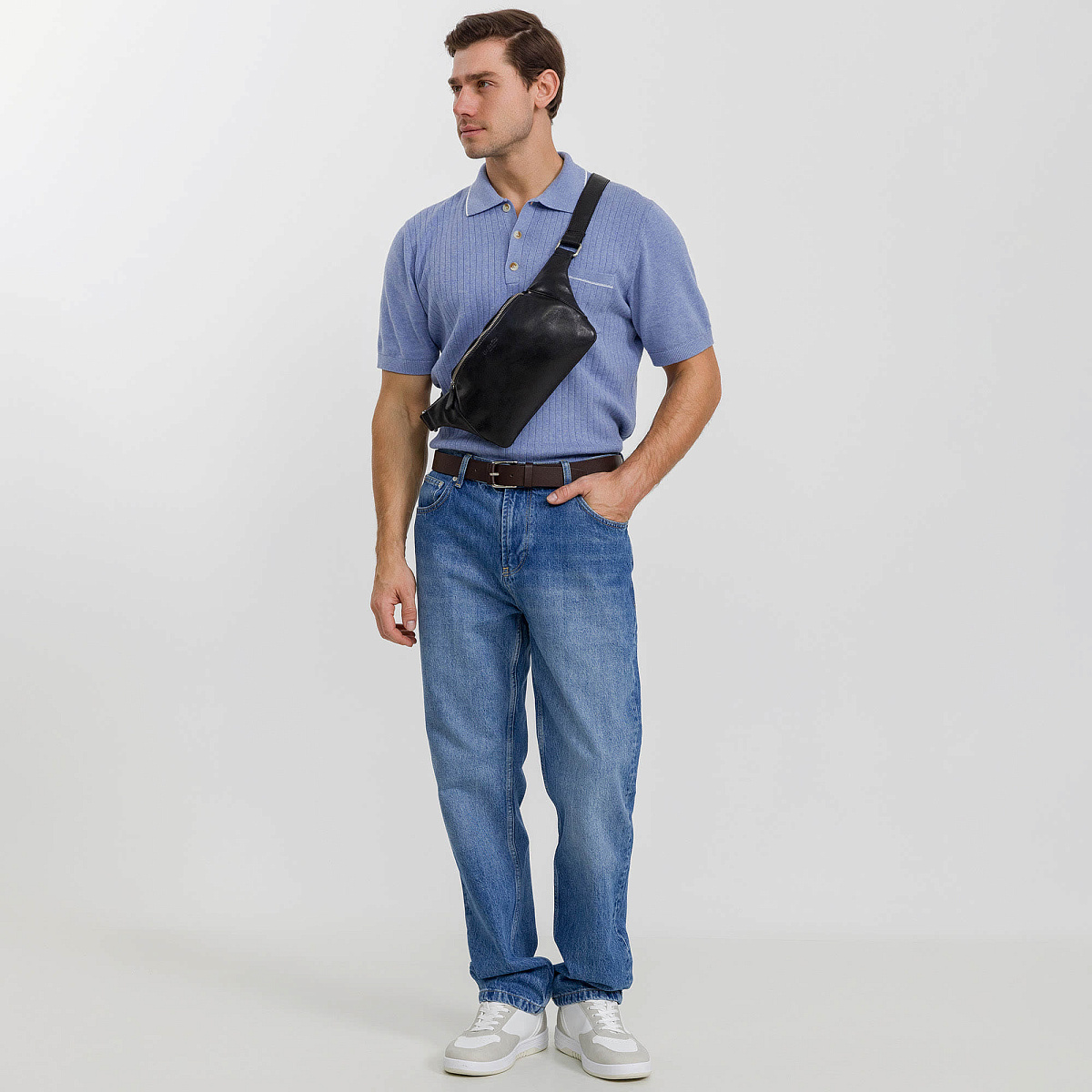 Сумка на пояс Dr. Koffer из натуральной кожи черная