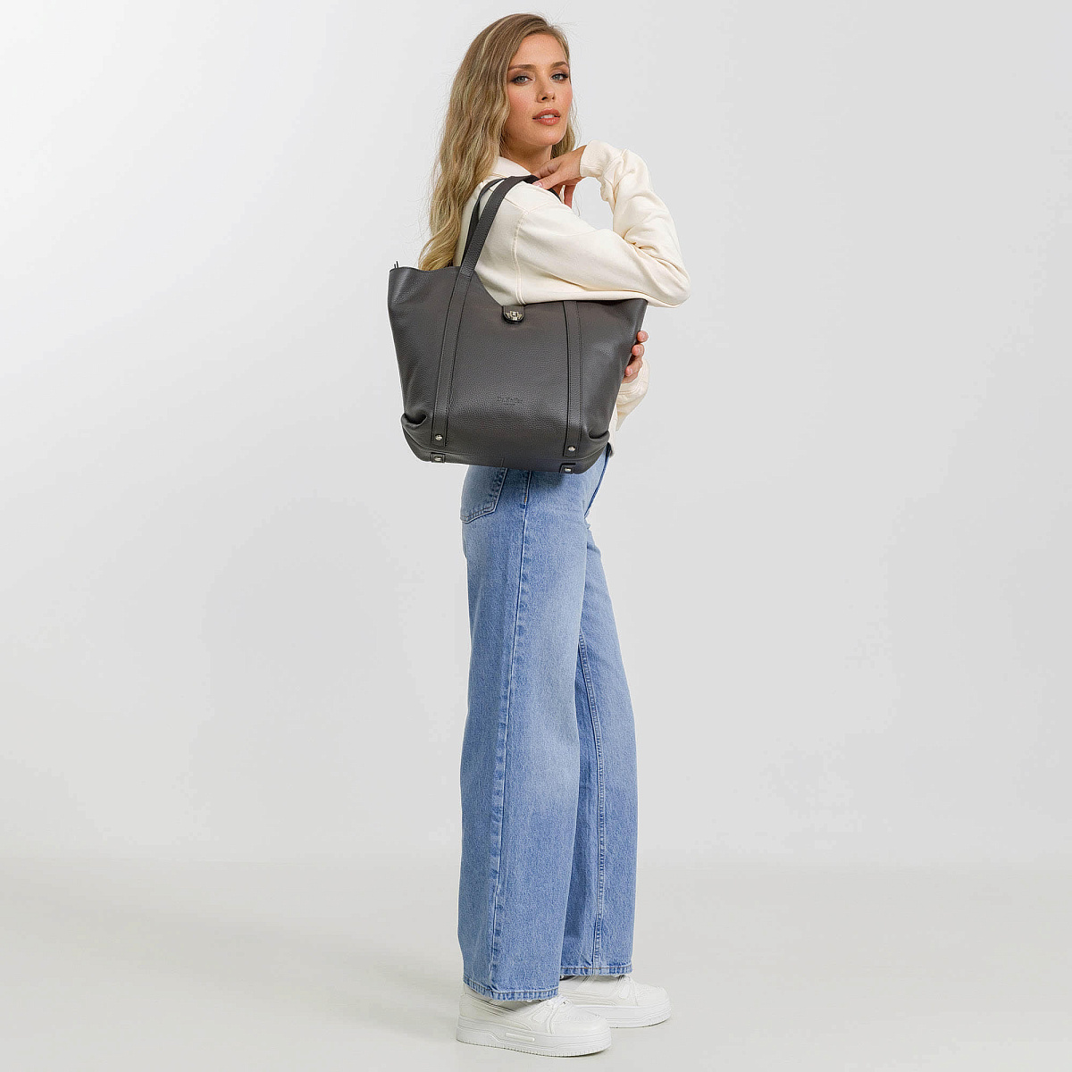 Женская сумка Dr. Koffer из натуральной кожи серая