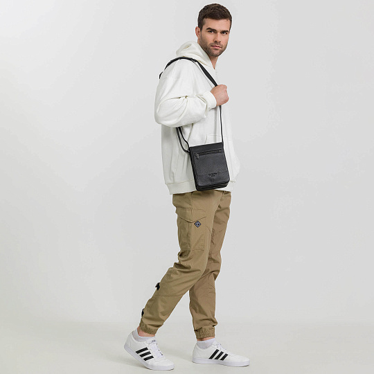 Сумка через плечо Dr.Koffer из натуральной кожи черная