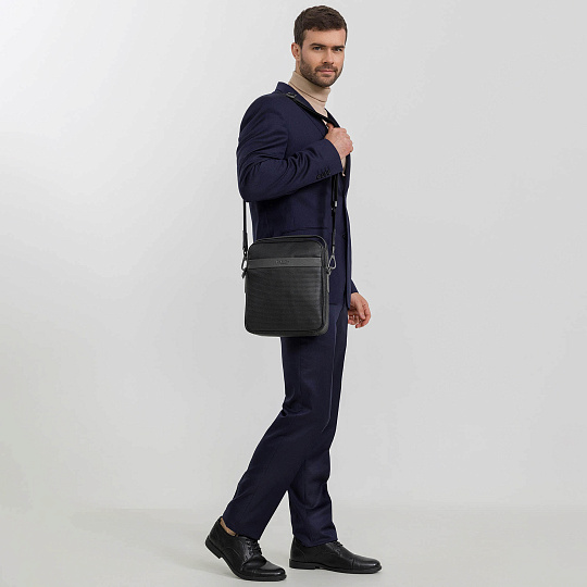 Сумка через плечо Dr.Koffer из натуральной кожи черная