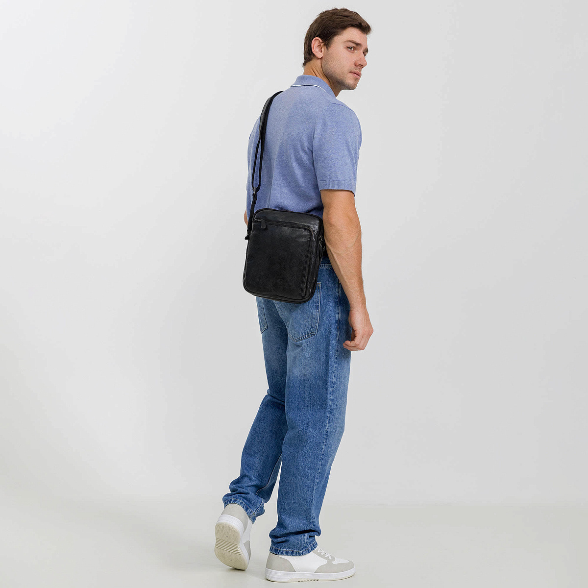 Сумка через плечо Dr.Koffer из натуральной кожи черная