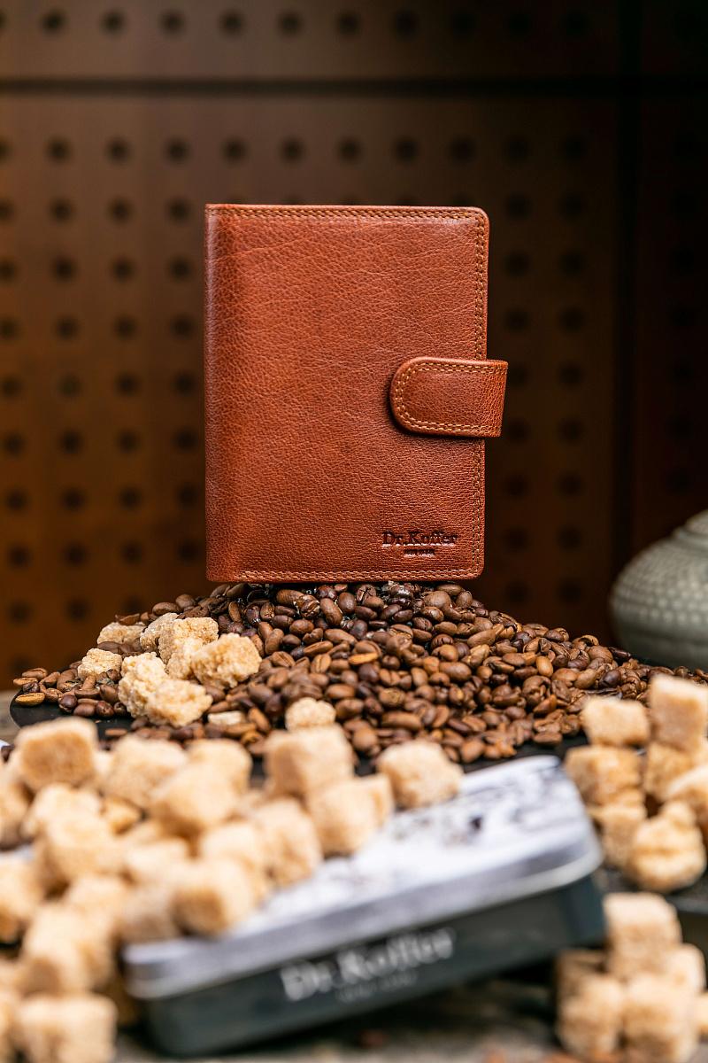 Обложка  из натуральной кожи коричневая