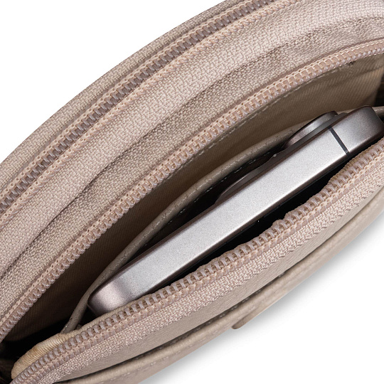 Сумка через плечо Dr.Koffer из натуральной кожи белая