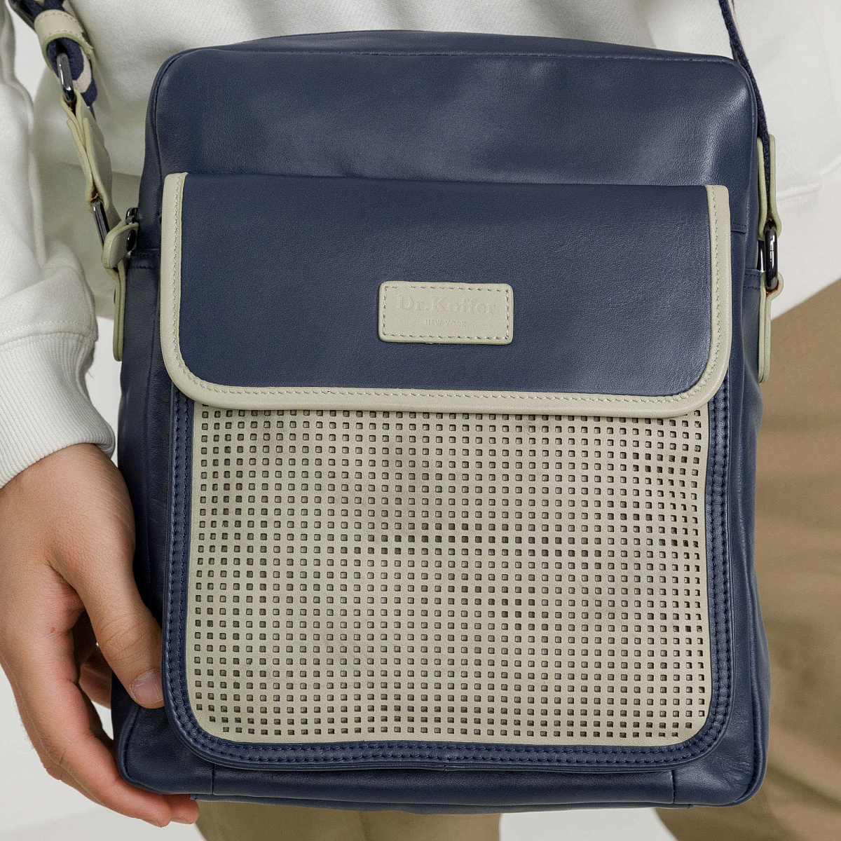 Сумка через плечо Dr.Koffer из натуральной кожи синяя