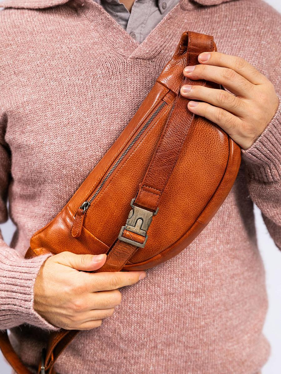 Сумка на пояс Dr. Koffer из натуральной кожи коричневая