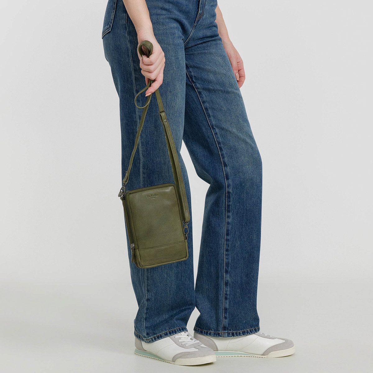 Сумка через плечо Dr.Koffer из натуральной кожи зеленая