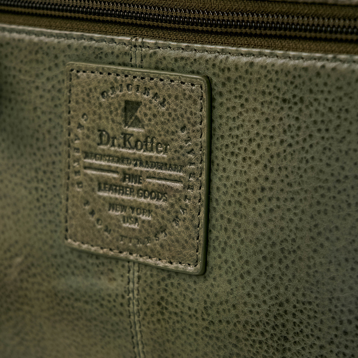 Сумка через плечо Dr.Koffer из натуральной кожи зеленая