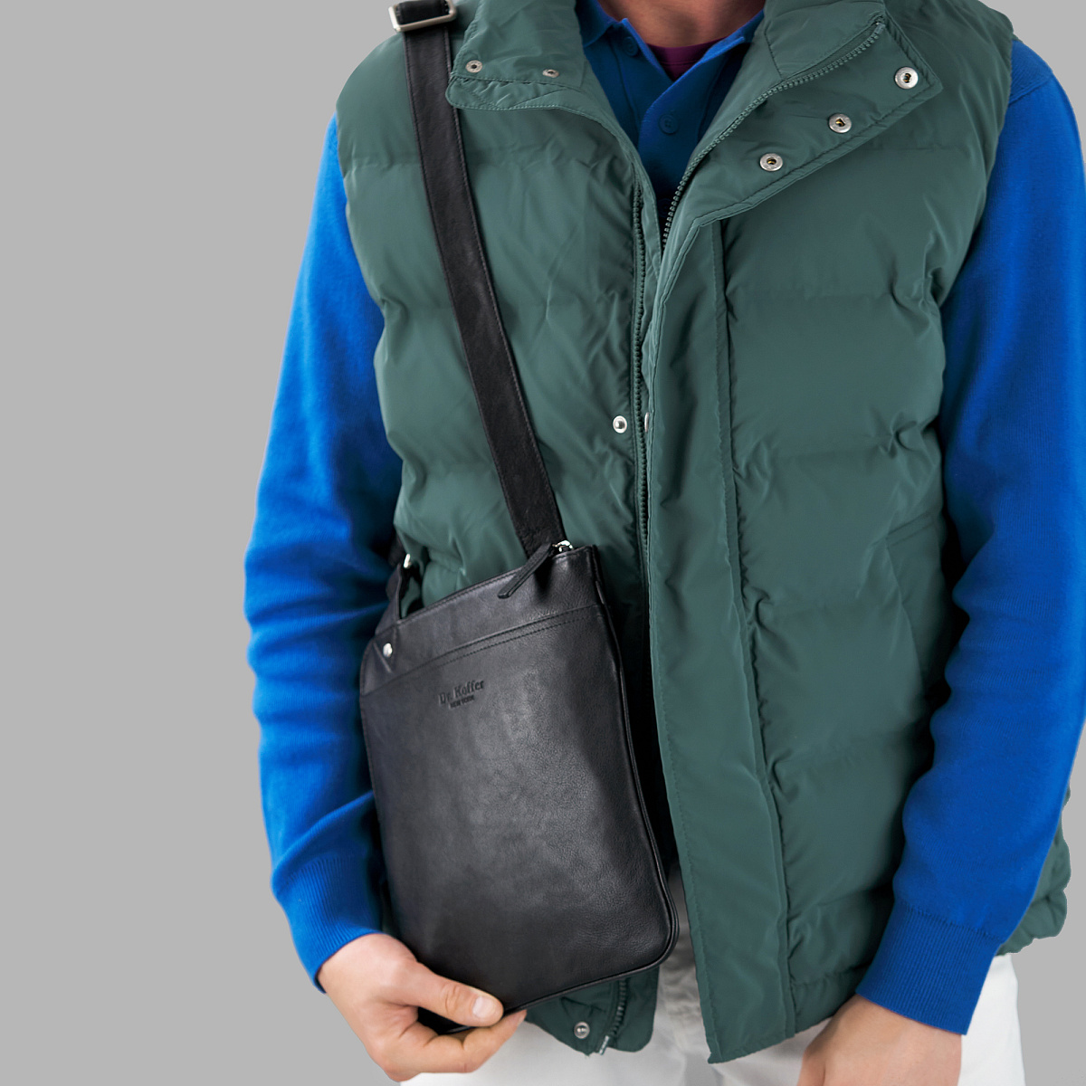 Компактная мужская черного цвета кожаная сумка через плечо Dr.Koffer M402582-220-04