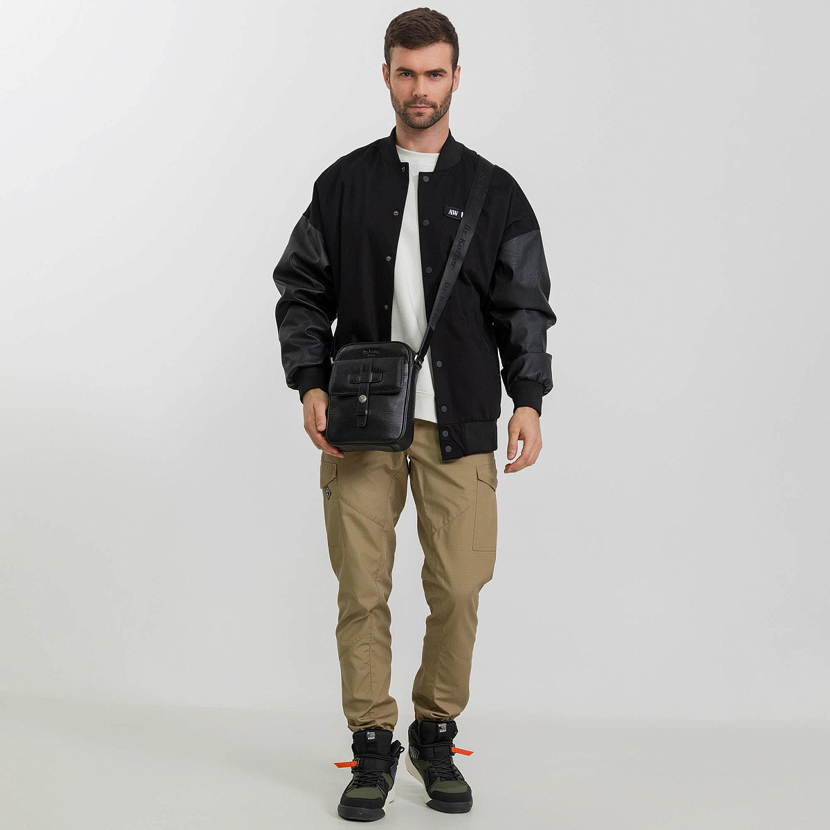 Сумка через плечо Dr.Koffer из натуральной кожи черная