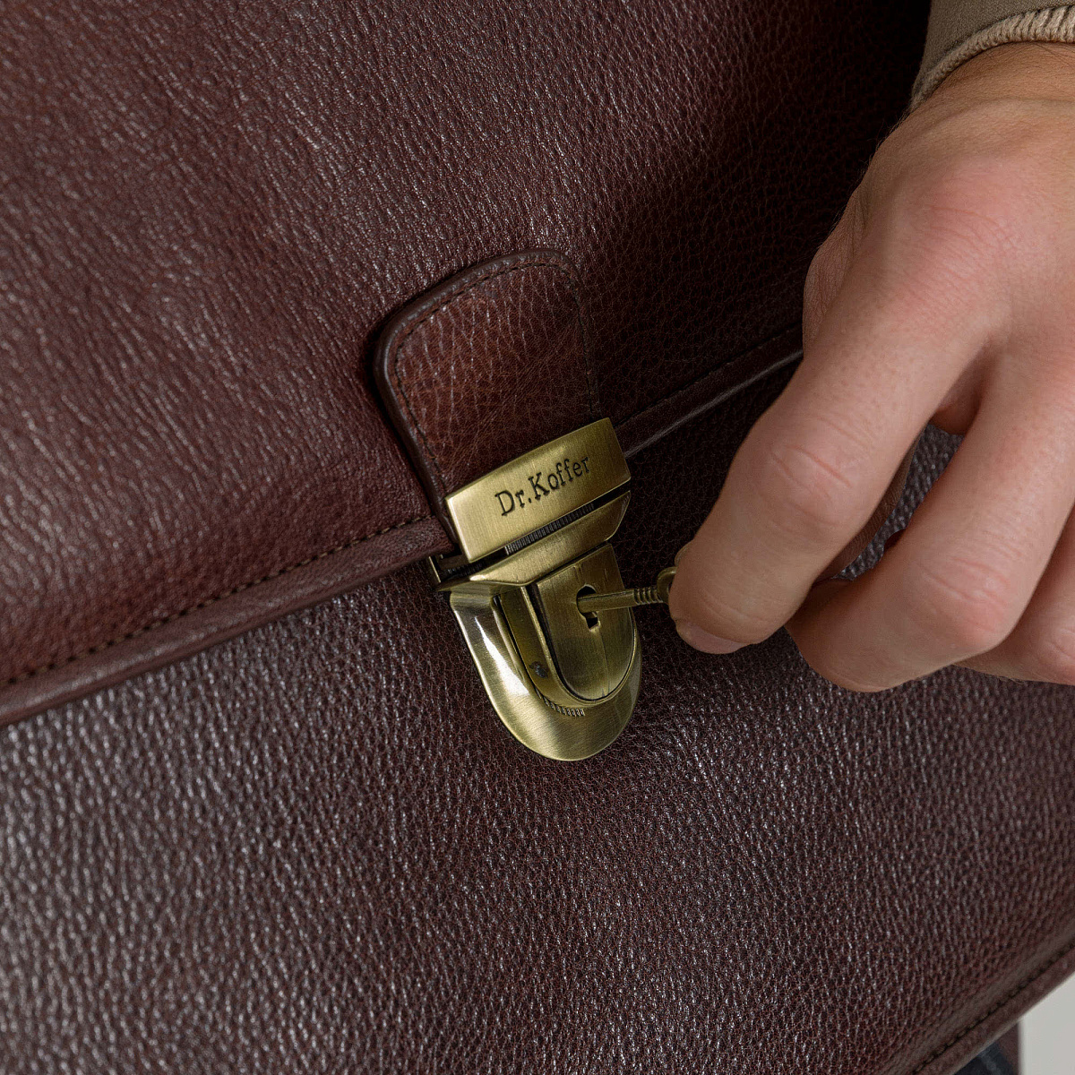 Портфель Dr.Koffer из натуральной кожи темно-коричневый