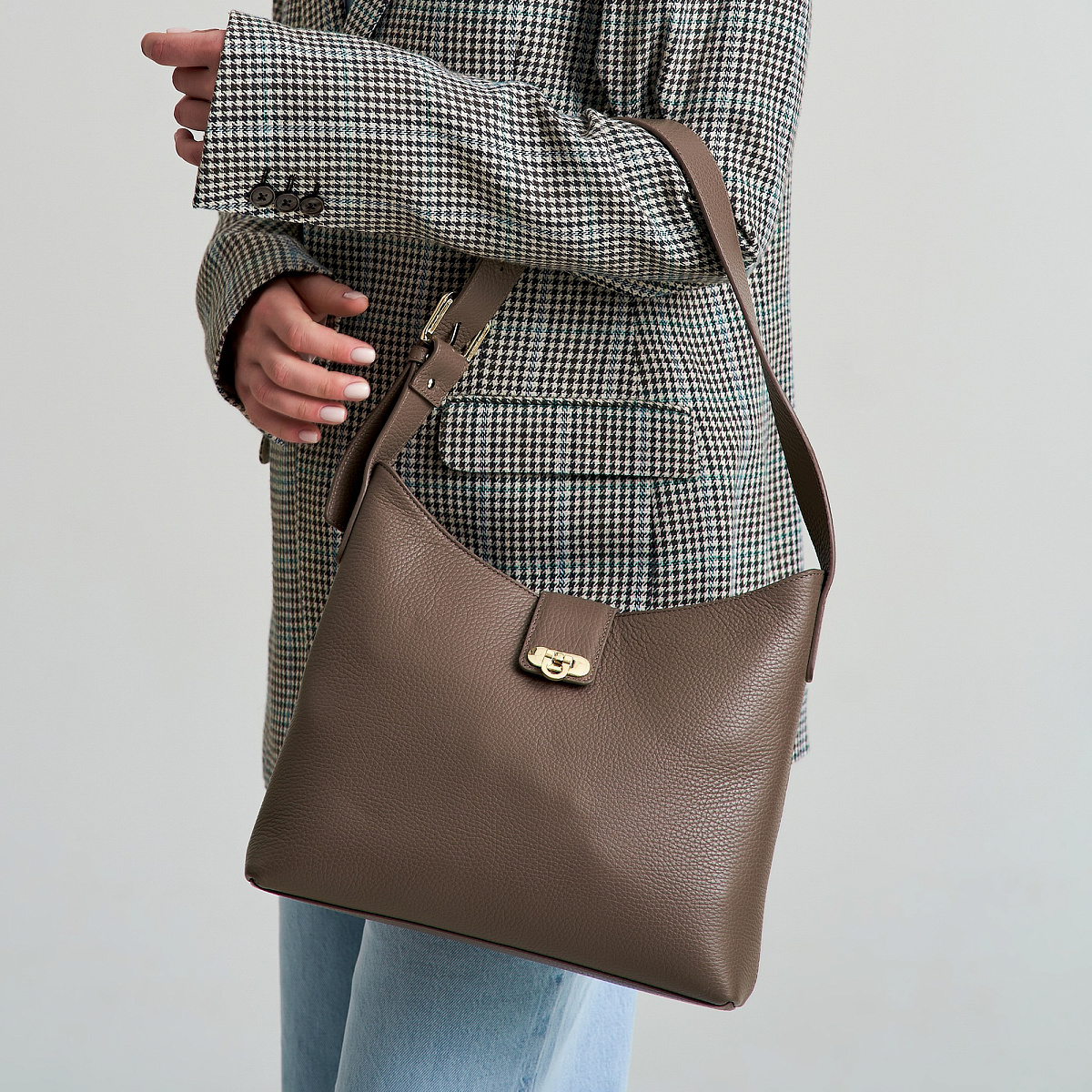 Женская сумка  Dr. Koffer из натуральной кожи бежевая