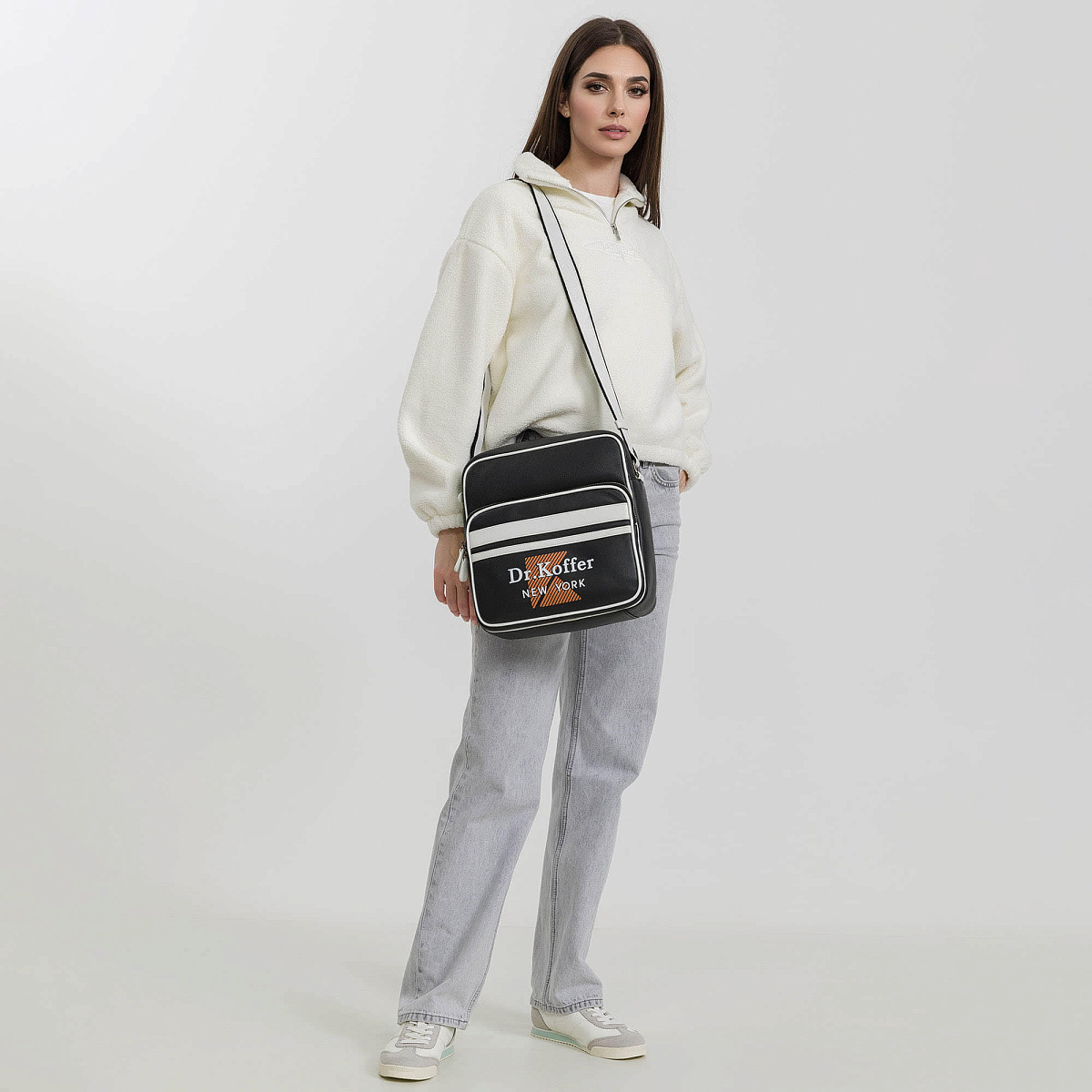 Сумка через плечо Dr.Koffer из натуральной кожи черная