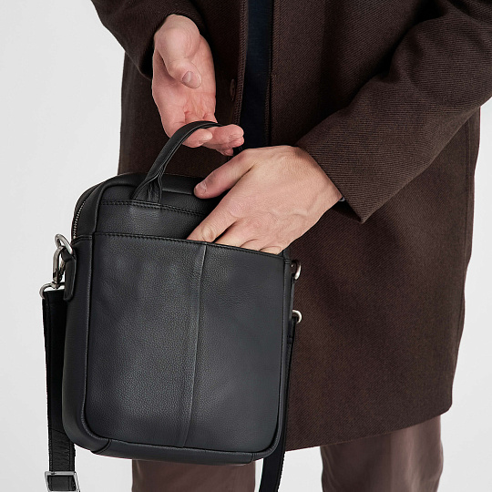 Сумка через плечо Dr.Koffer из натуральной кожи черная