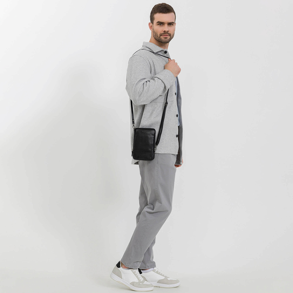 Сумка через плечо Dr.Koffer из натуральной кожи черная