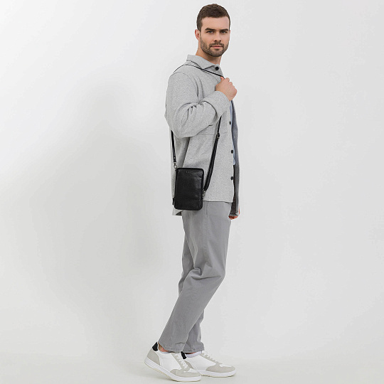 Сумка через плечо Dr.Koffer из натуральной кожи черная