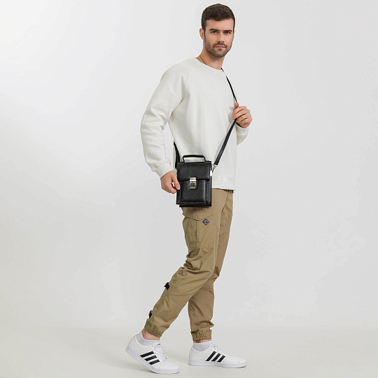 Сумка через плечо Dr.Koffer из натуральной кожи черная