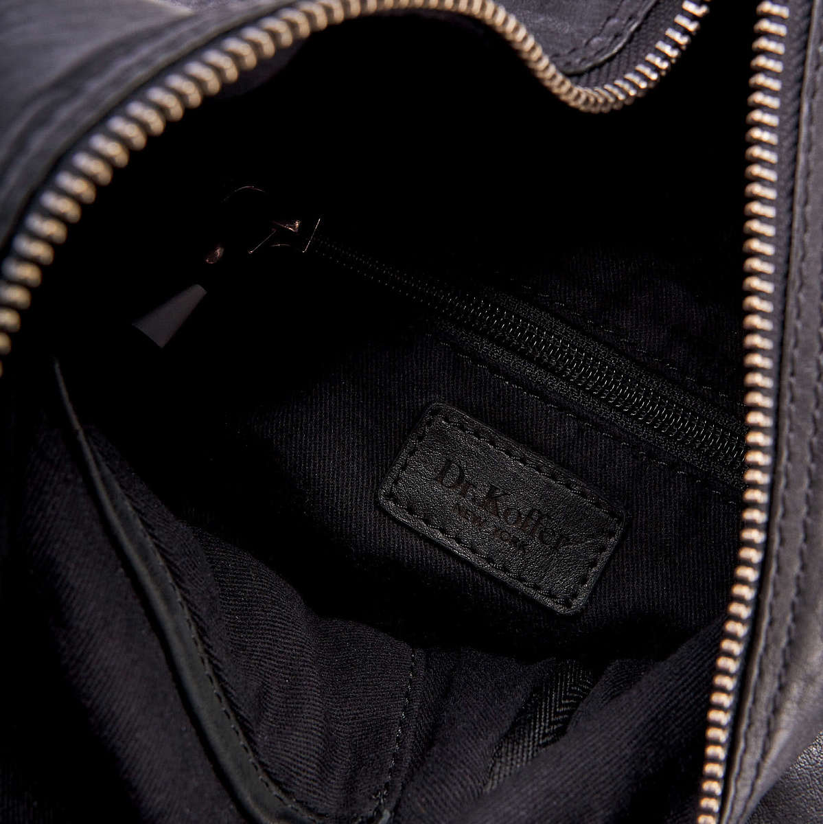 Сумка через плечо Dr.Koffer из натуральной кожи черная