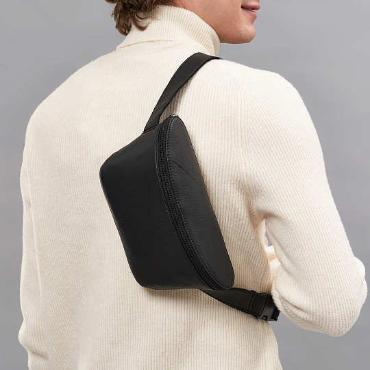 Сумка на пояс Dr. Koffer из натуральной кожи черная