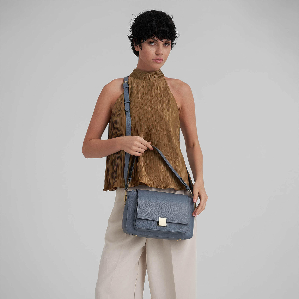 Женская сумка Dr. Koffer из натуральной кожи серая