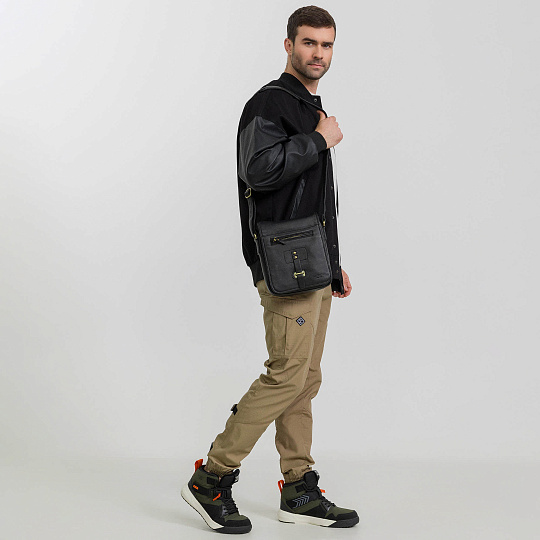 Сумка через плечо Dr.Koffer из натуральной кожи черная