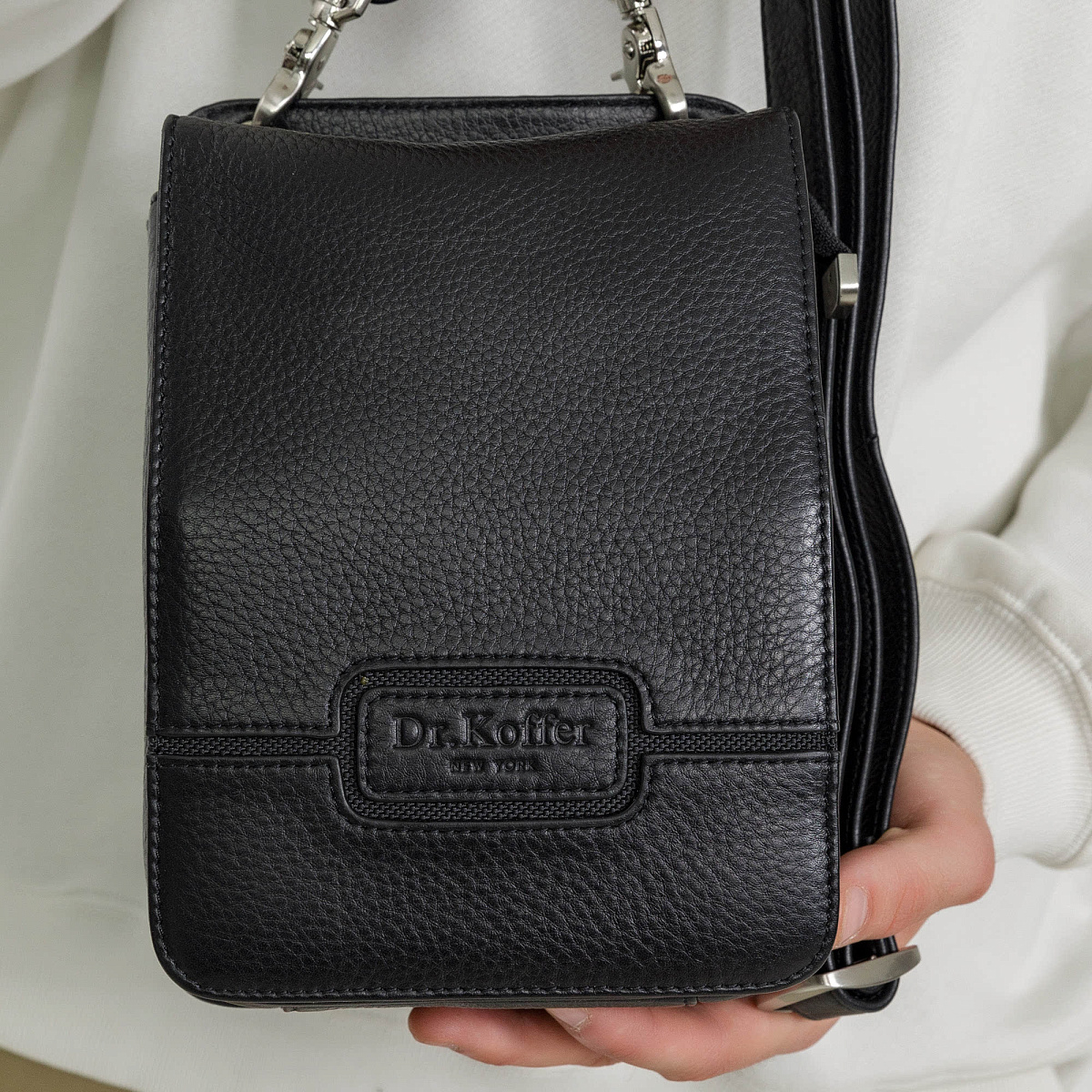 Сумка через плечо Dr.Koffer из натуральной кожи черная