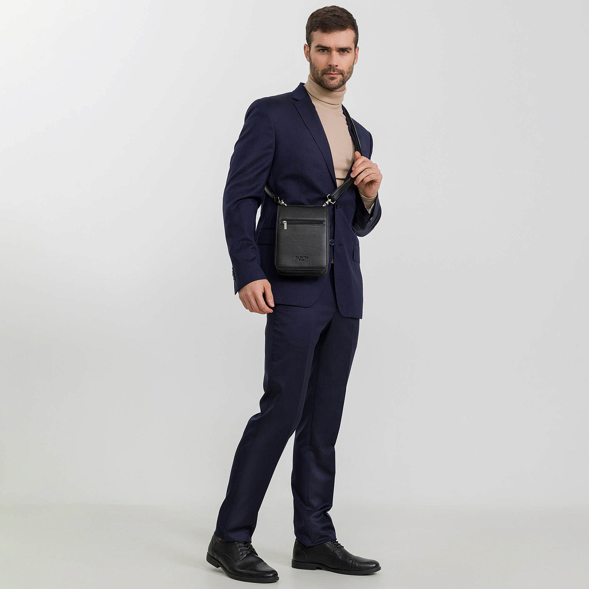 Сумка через плечо Dr.Koffer из натуральной кожи черная