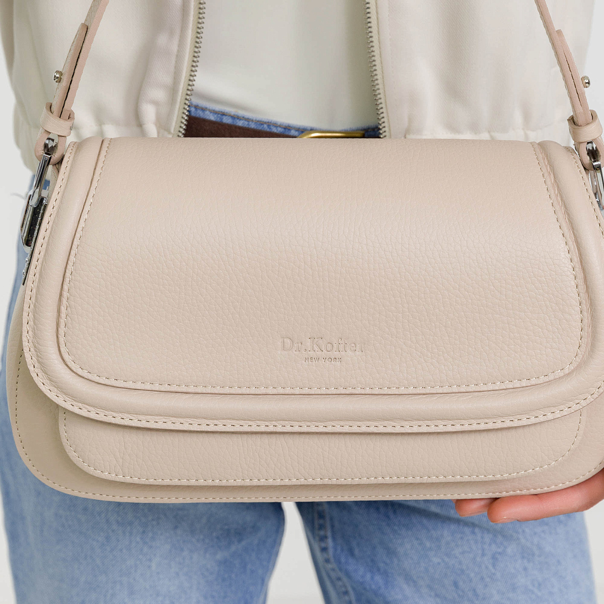 Женская сумка Dr. Koffer из натуральной кожи бежевая
