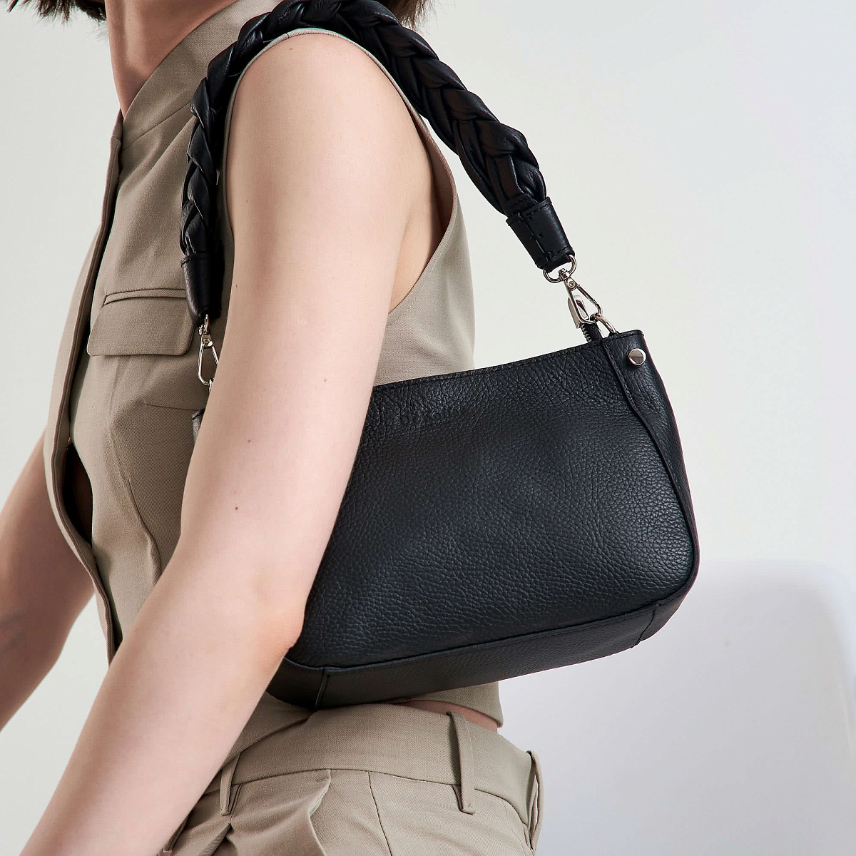 Женская сумка Dr. Koffer из натуральной кожи черная