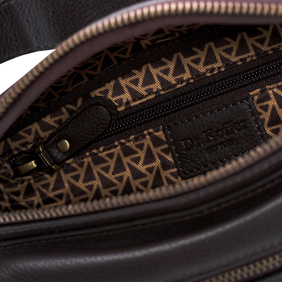 Сумка на пояс Dr. Koffer из натуральной кожи коричневая