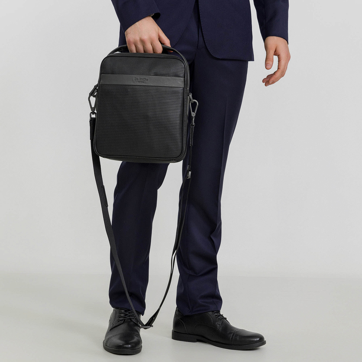 Сумка через плечо Dr.Koffer из натуральной кожи черная