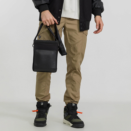 Сумка через плечо Dr.Koffer из натуральной кожи черная