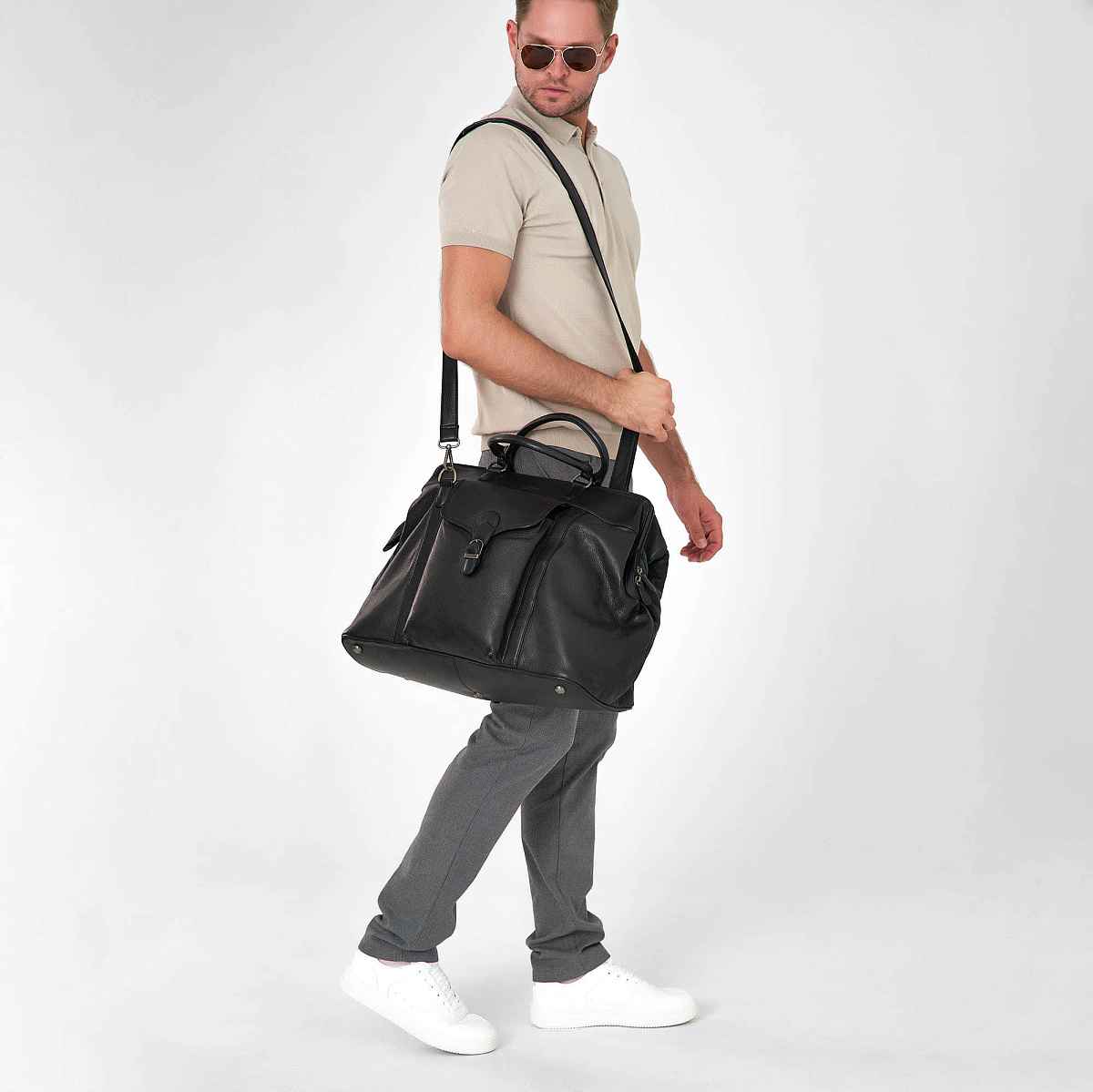 Сумка дорожная Dr.Koffer из натуральной кожи черная