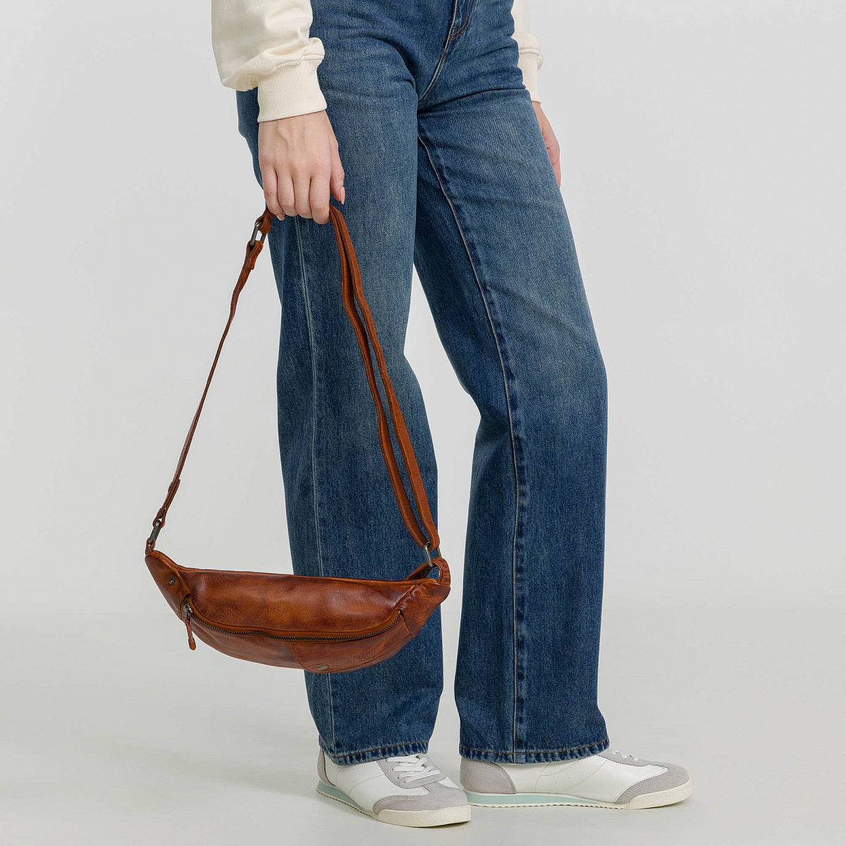 Сумка на пояс Dr. Koffer из натуральной кожи коричневая