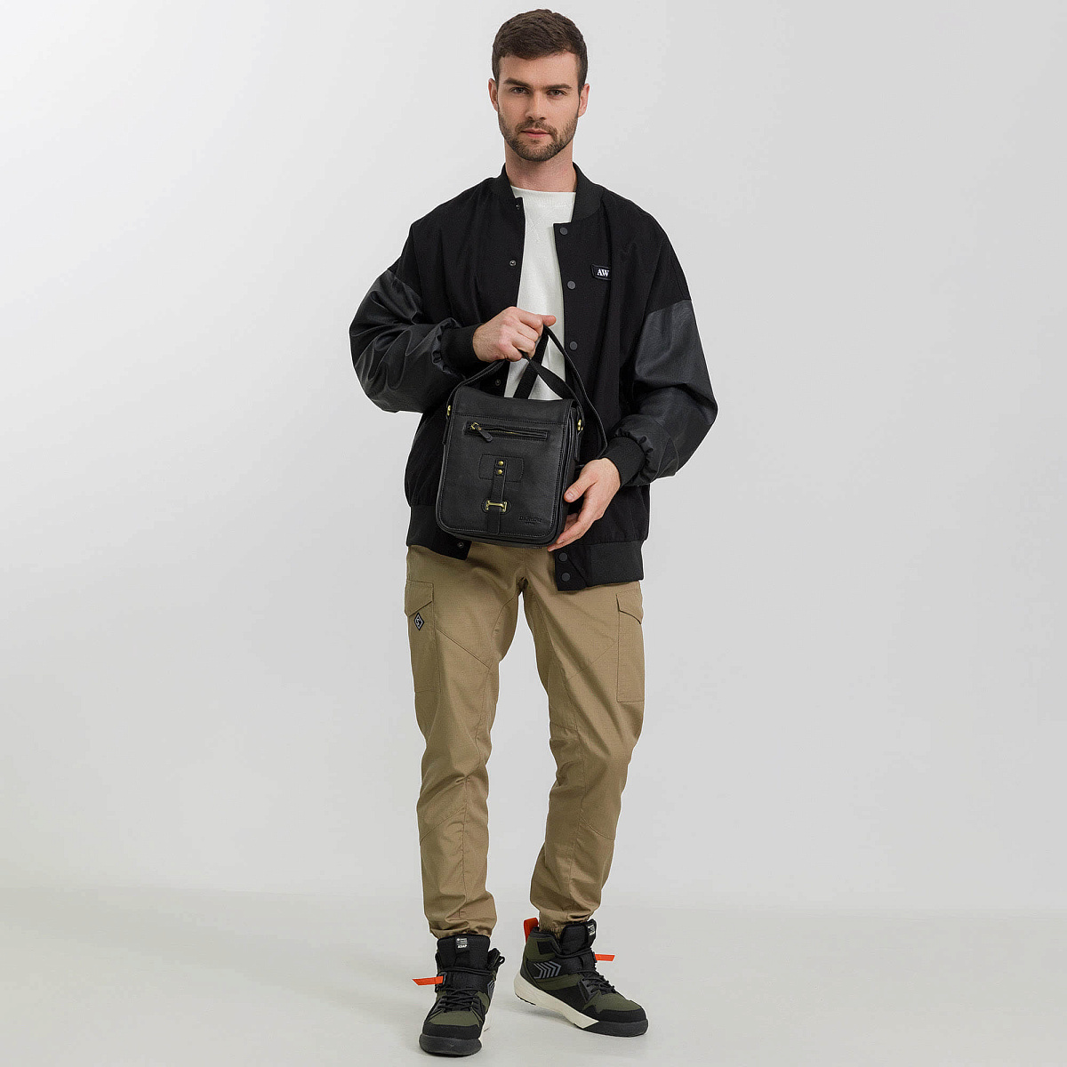 Сумка через плечо Dr.Koffer из натуральной кожи черная